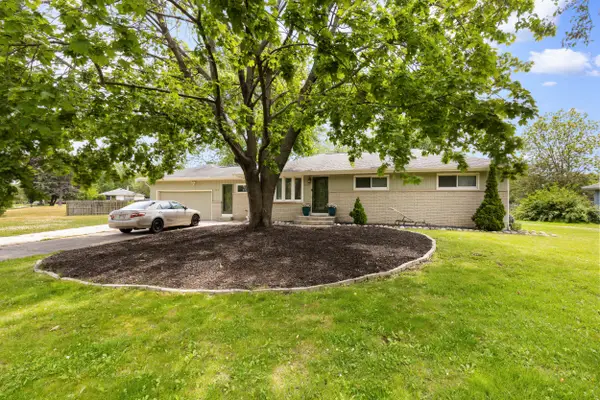 3301 E Carol Ct, Oak Creek, WI 53154