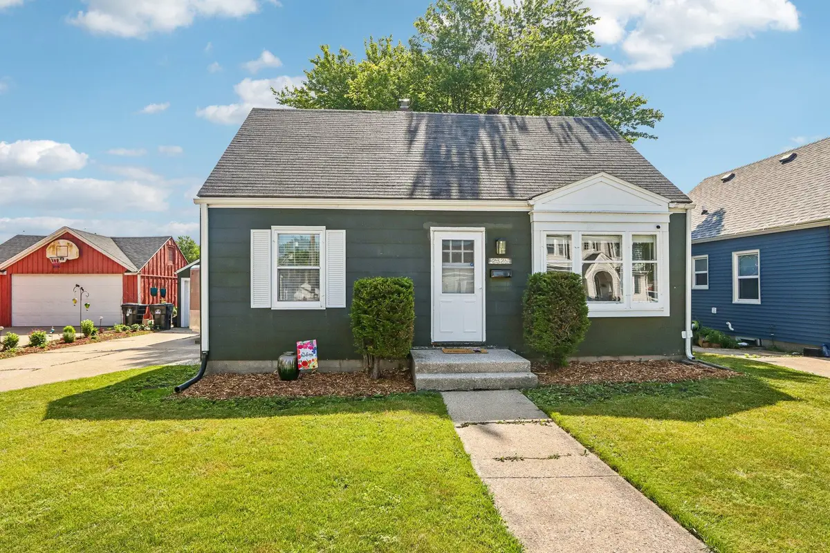 2325 Coolidge Ave, Racine, WI 53403 - #1