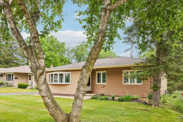 810 Summit Ave, Waukesha, WI 53188