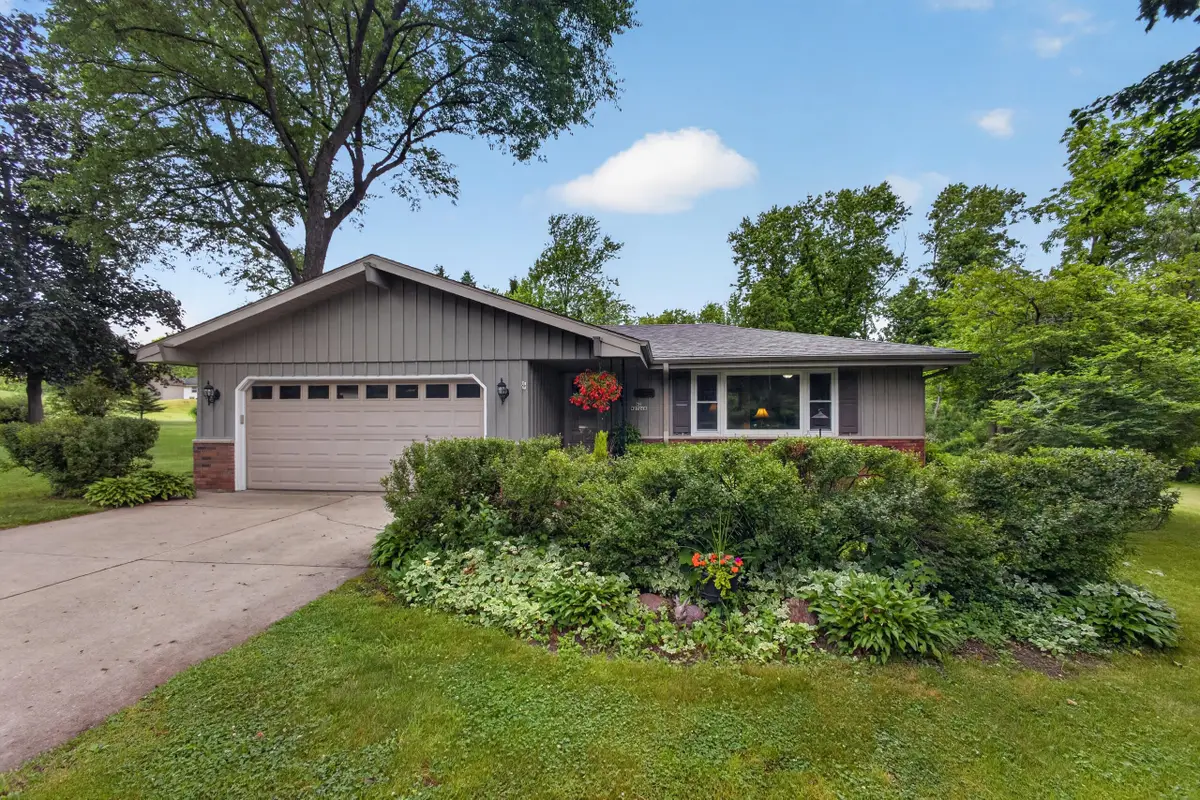 N2W27268 Lyles Dr, Pewaukee, WI 53188 - #1