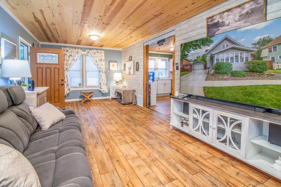 609 Emmet St, Watertown, WI 53094 - #3
