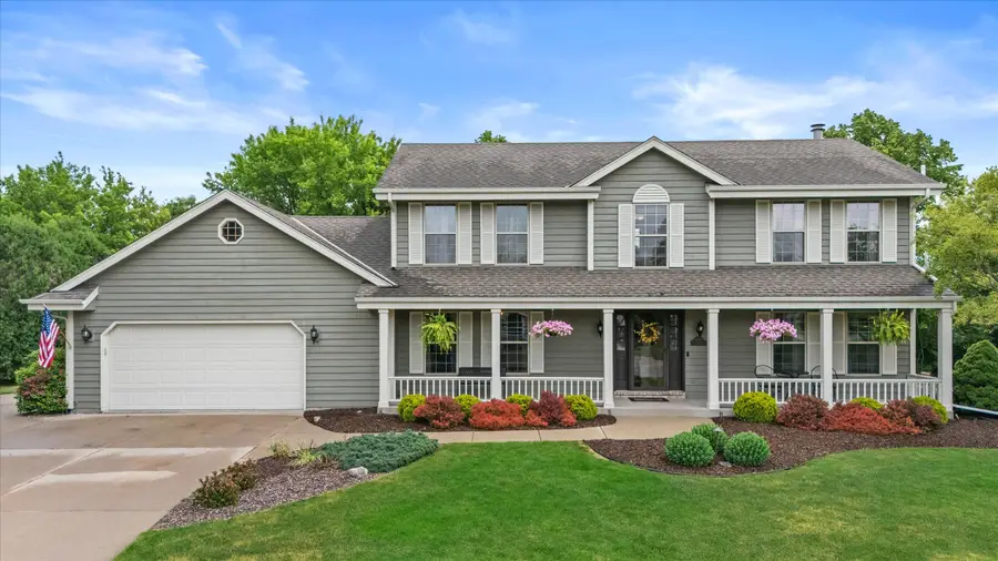 W147N7026 Woodland Dr, Menomonee Falls, WI 53051 - #2
