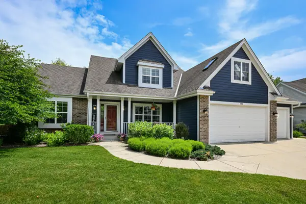 1952 Blackhawk Dr, Grafton, WI 53024