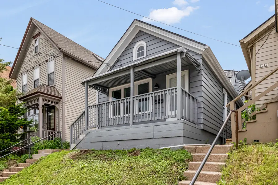 1017 E Pearson St, Milwaukee, WI 53202 - #2