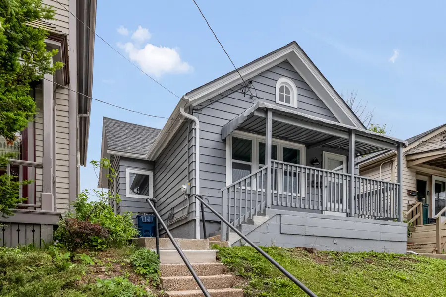 1017 E Pearson St, Milwaukee, WI 53202 - #3