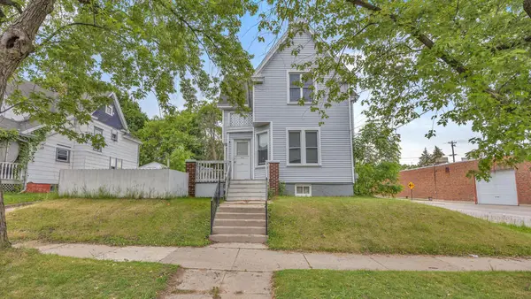 902 S 20th St, Manitowoc, WI 54220
