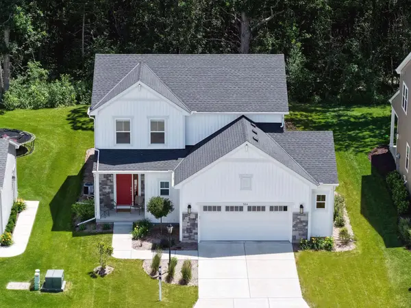 524 Wild Oak Rd, Hartland, WI 53029