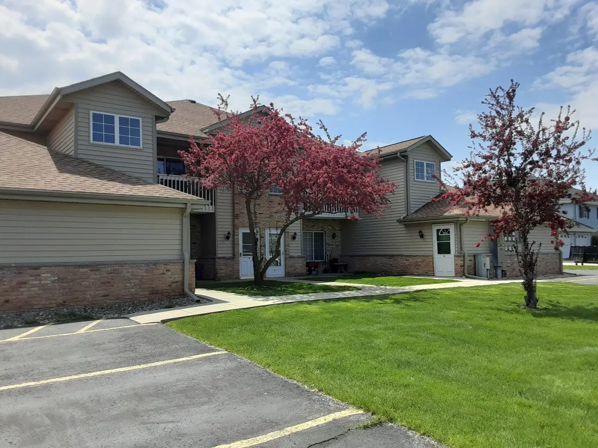 3620 E Barbara Ct, Oak Creek, WI 53154 - #1