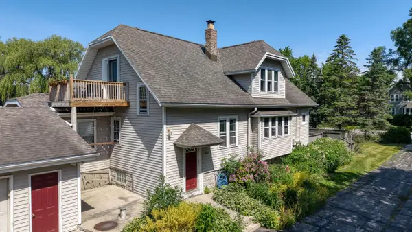 2029-2031 W Donges Bay Rd, Mequon, WI 53092