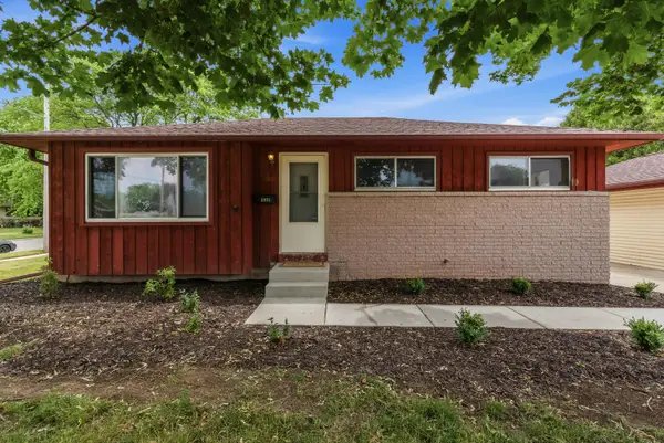 2035 Parkfield Dr, West Bend, WI 53090