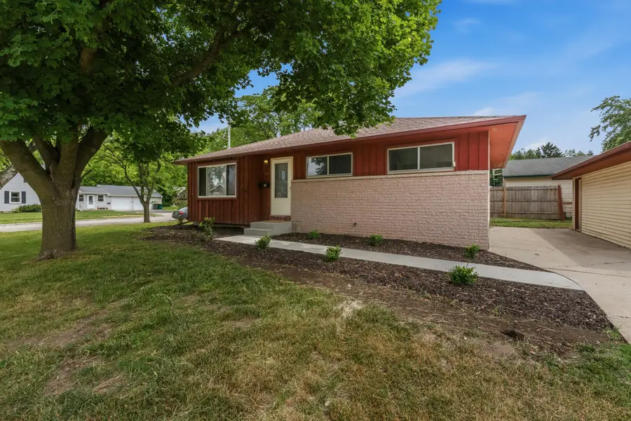 2035 Parkfield Dr, West Bend, WI 53090 - #2