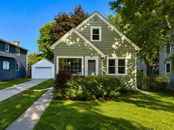 4937 N Hollywood Ave, Whitefish Bay, WI 53217