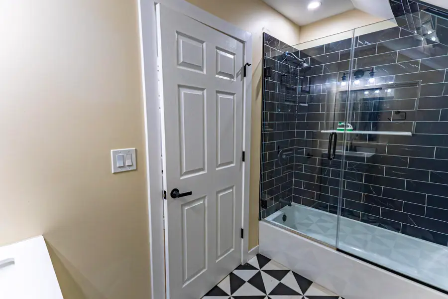 1408 W Manitoba St, Milwaukee, WI 53215 - #2