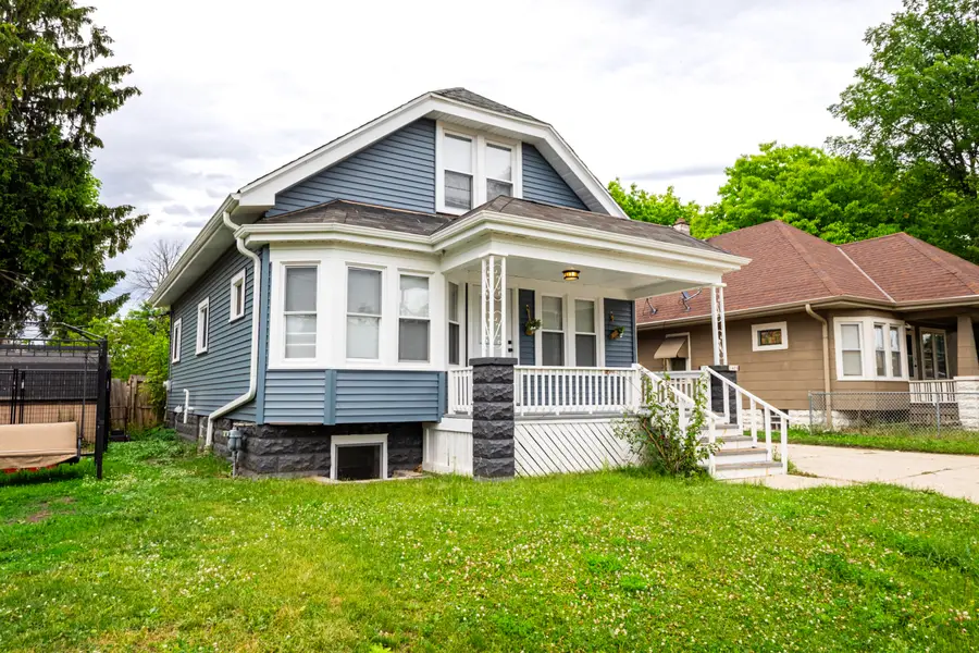 1408 W Manitoba St, Milwaukee, WI 53215 - #3