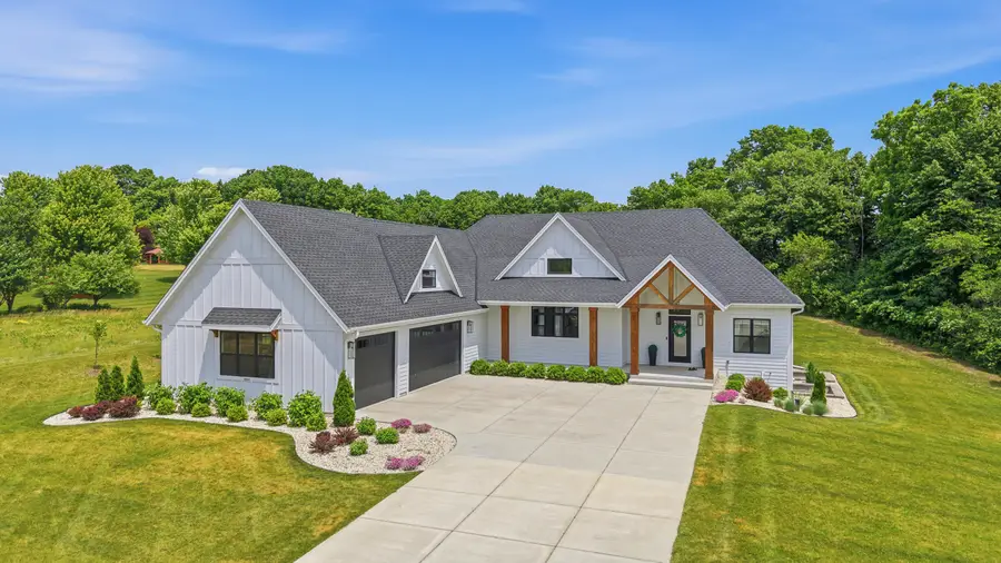 3864 Hickory Hill Pkwy, Richfield, WI 53033 - #2