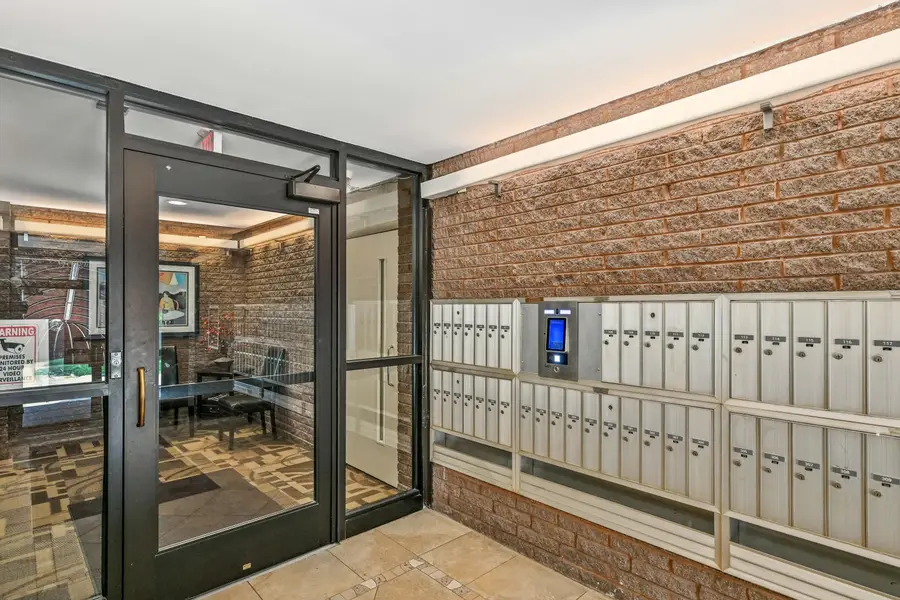 2025 E Greenwich Ave, Milwaukee, WI 53211 - #3