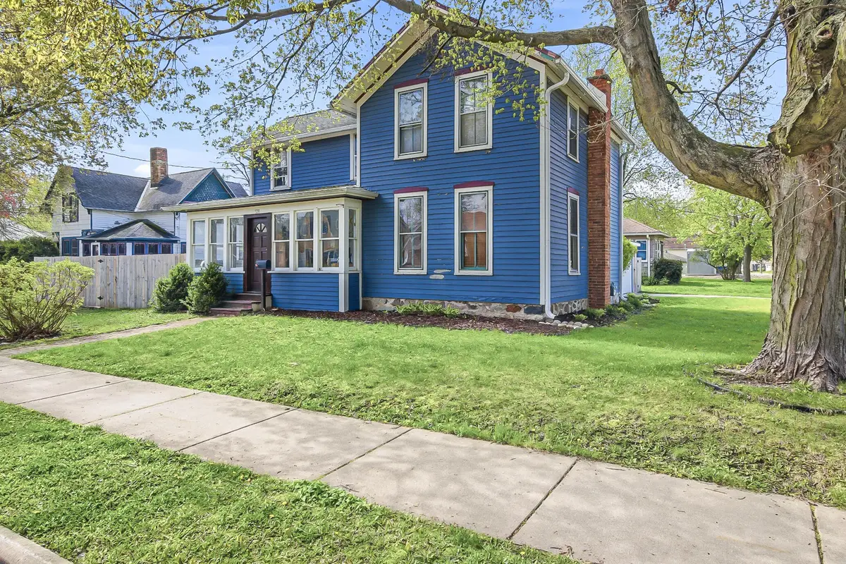 725 W South St, Oconomowoc, WI 53066 - #1