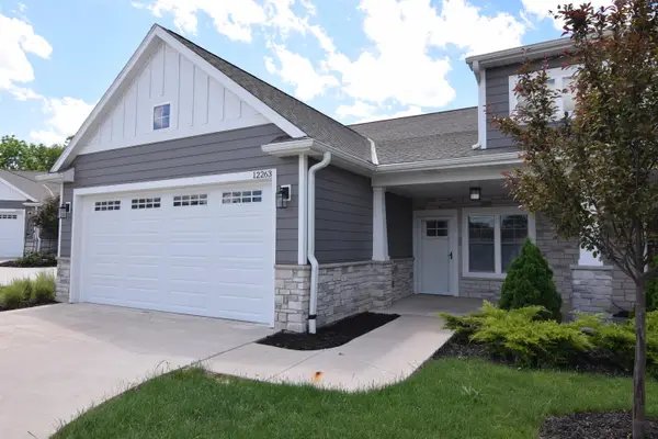 12263 W Waterford Ave, Greenfield, WI 53228