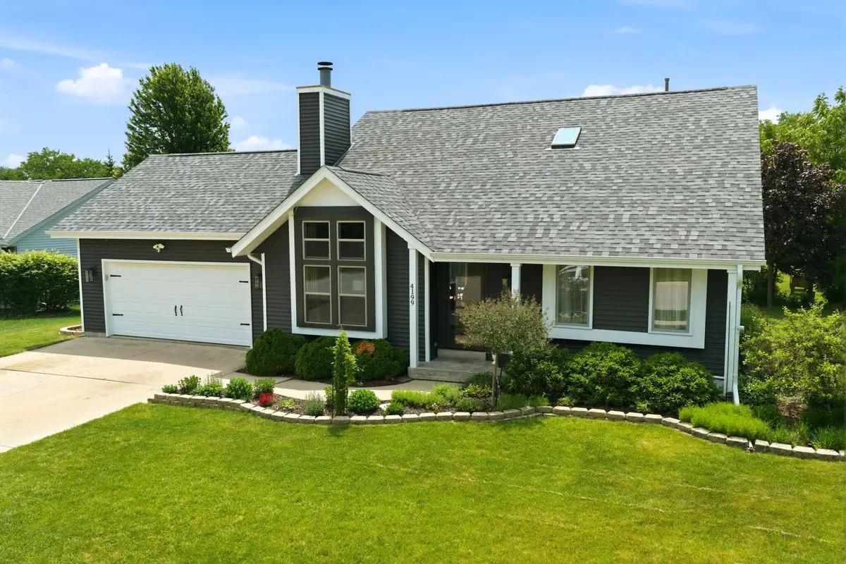 4199 W Hilltop Ln, Franklin, WI 53132 - #1