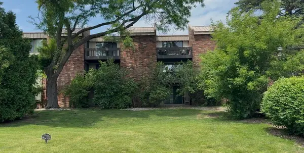 2220 W Good Hope Rd, Glendale, WI 53209