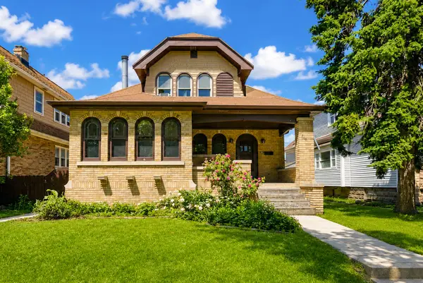 3161 S 11th St, Milwaukee, WI 53215