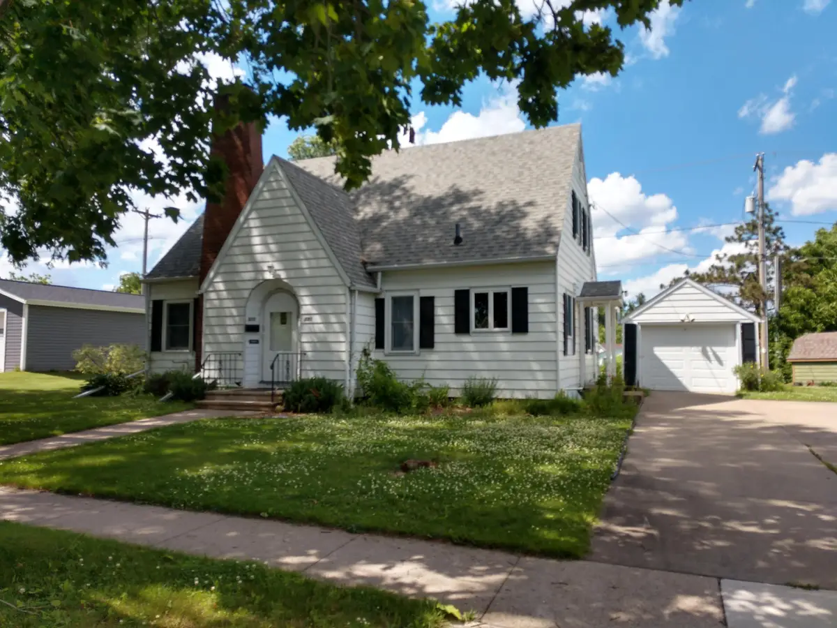 528 Hillcrest St, Viroqua, WI 54665 - #1