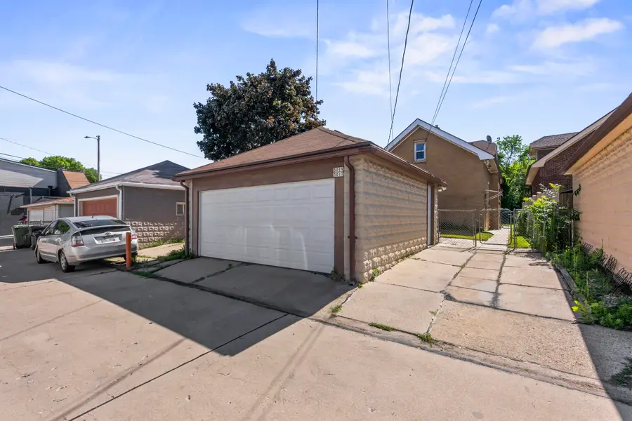 3017 S 6th St, Milwaukee, WI 53215 - #2