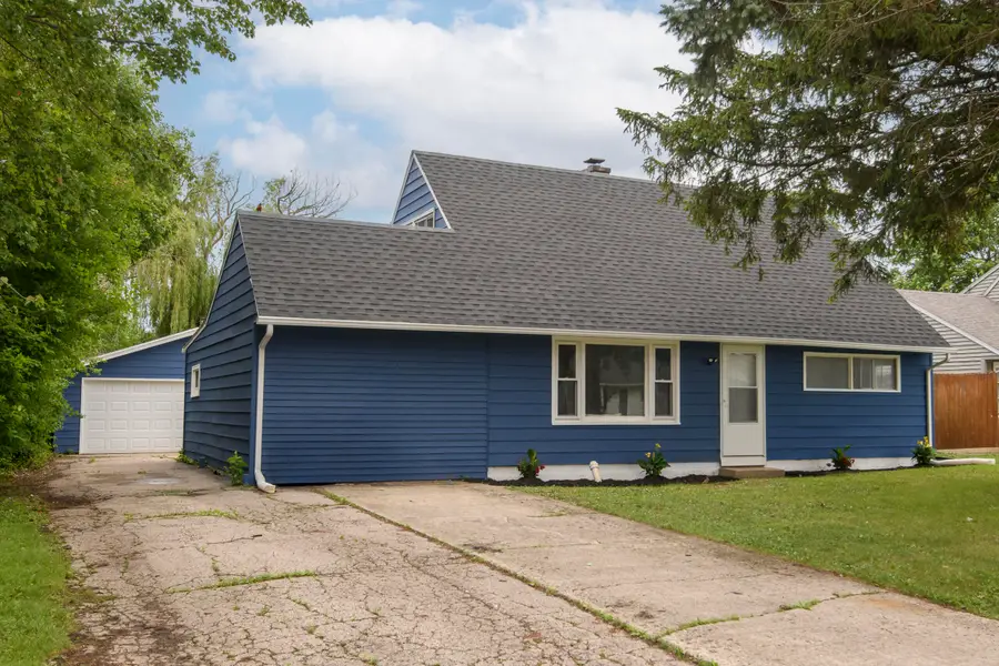 6908 W Allerton Ave, Greenfield, WI 53220 - #2