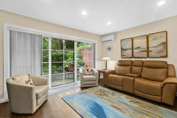 1305 W Main St, Lake Geneva, WI 53147