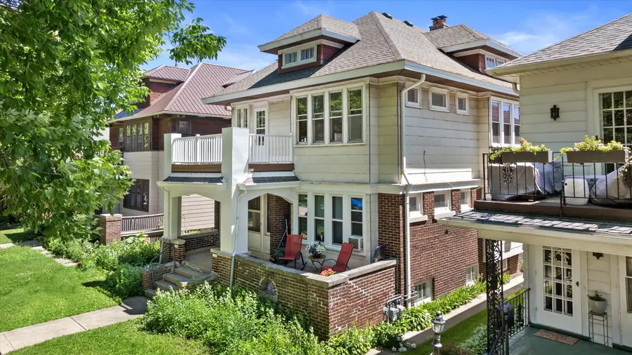 3932 N Maryland Ave, Shorewood, WI 53211 - #2