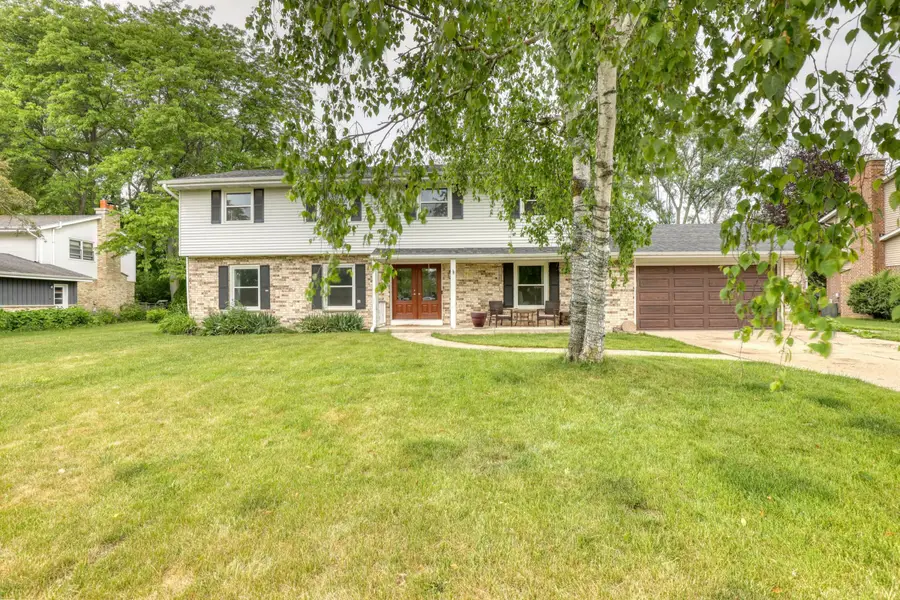 820 W Clovernook Ln, Glendale, WI 53217 - #2