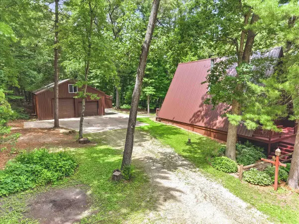 N9261 Perkins Rd, Farmington, WI 54644
