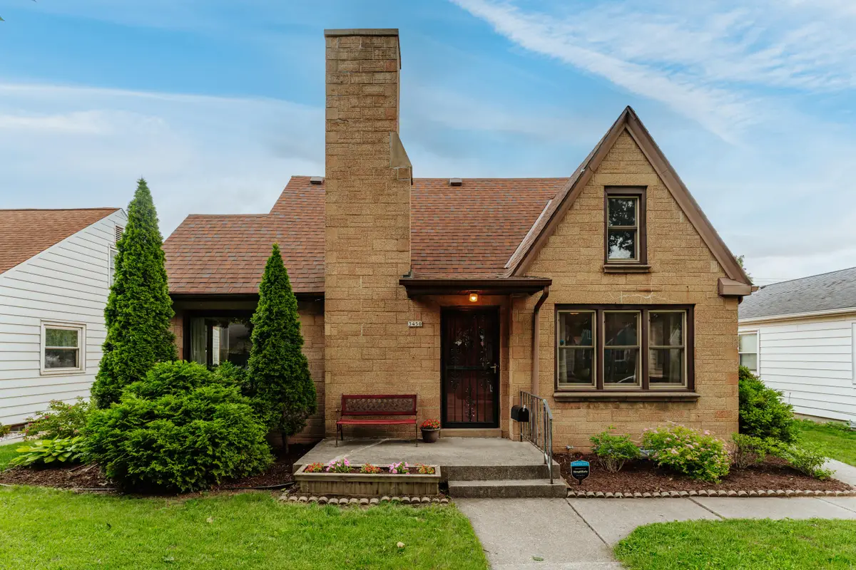 3450 N 89th St, Milwaukee, WI 53222 - #1