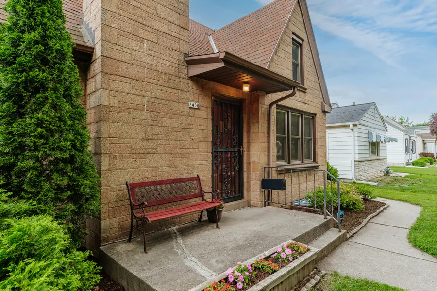 3450 N 89th St, Milwaukee, WI 53222 - #3