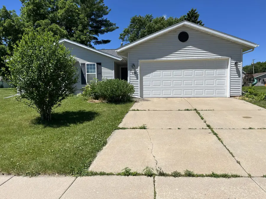 539 Lewellen St, Marshall, WI 53559 - #2
