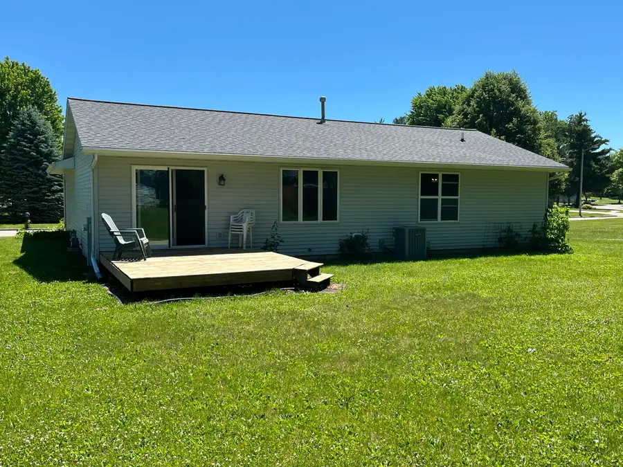 539 Lewellen St, Marshall, WI 53559 - #3