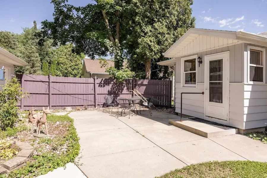 733 N Lapham St, Oconomowoc, WI 53066 - #3