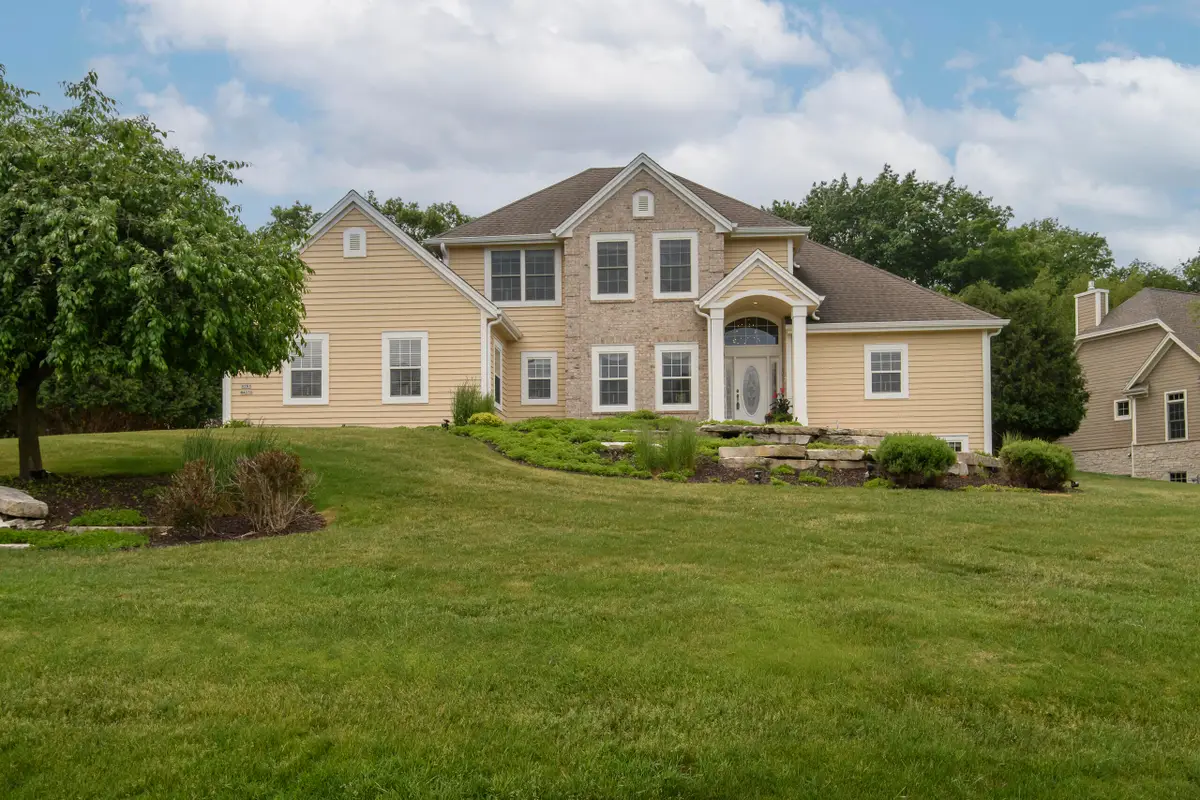 W291N4273 Prairie Wind Cir N, Delafield, WI 53072 - #1