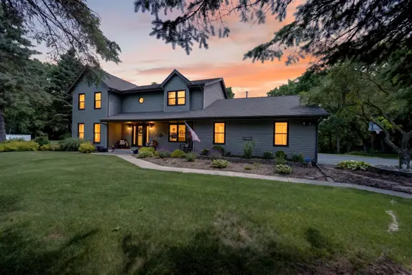 N6W31264 Alberta Dr, Delafield, WI 53018