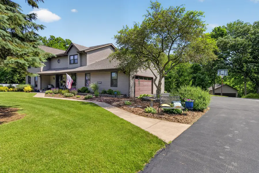 N6W31264 Alberta Dr, Delafield, WI 53018 - #3