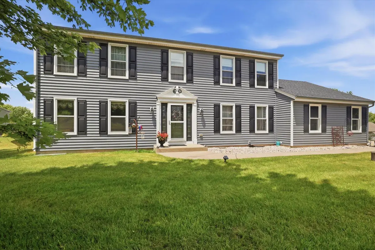 S25W30256 Jenna Ln, Genesee, WI 53188 - #1
