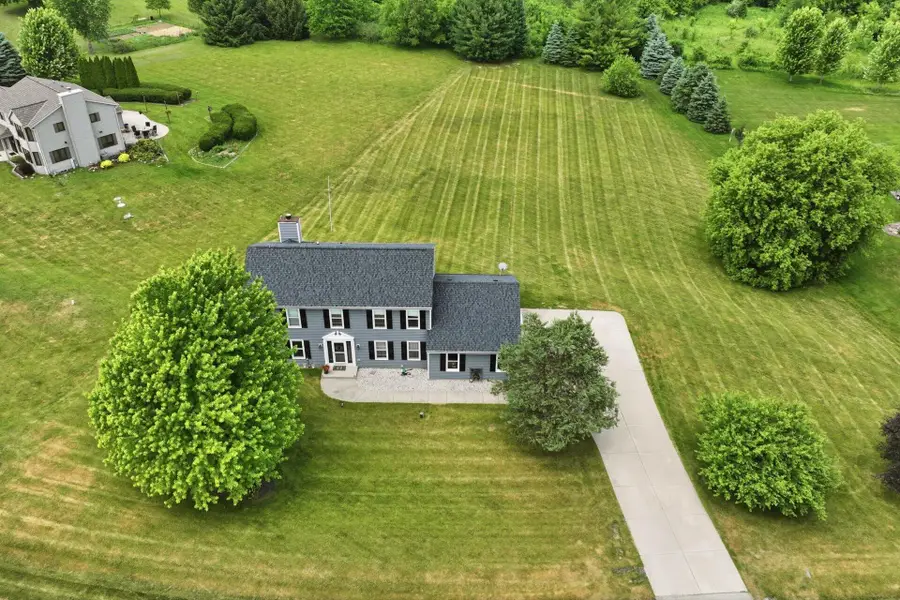 S25W30256 Jenna Ln, Genesee, WI 53188 - #2