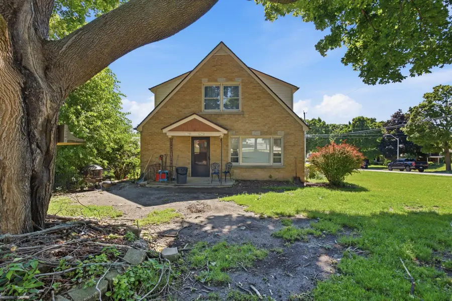 2470 S 92nd St, West Allis, WI 53227 - #2
