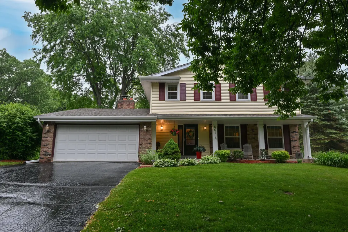 501 Cheyenne Dr, Waukesha, WI 53188 - #1