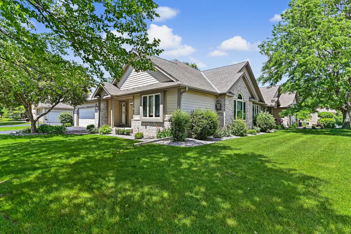 N22W26492 Shooting Star Rd, Pewaukee, WI 53072 - #1