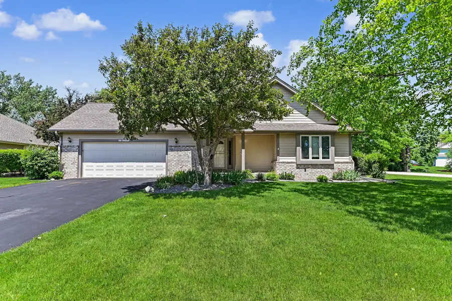 N22W26492 Shooting Star Rd, Pewaukee, WI 53072 - #2