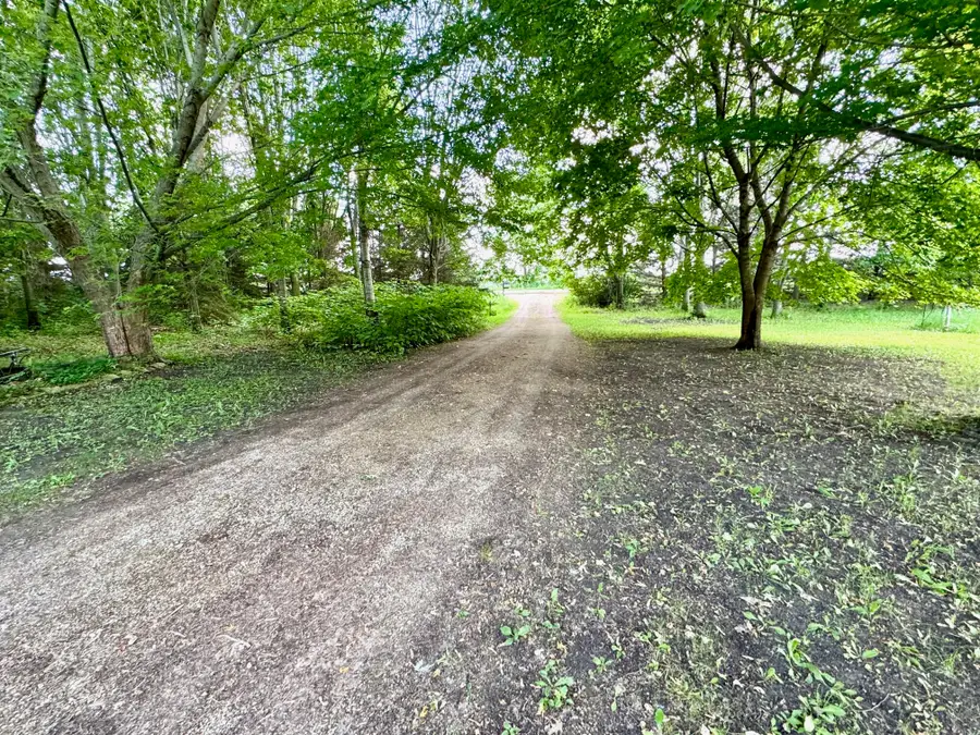 W1484 Schmidt Rd, Randolph, WI 53923 - #2