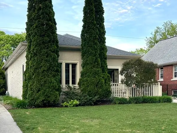 4920 N Newhall St, Whitefish Bay, WI 53217