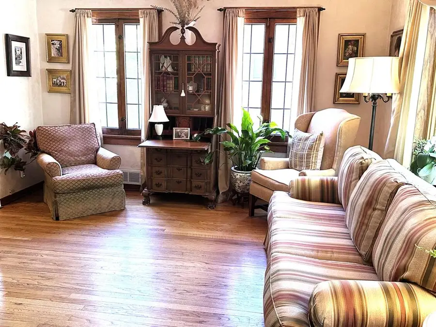 4920 N Newhall St, Whitefish Bay, WI 53217 - #3