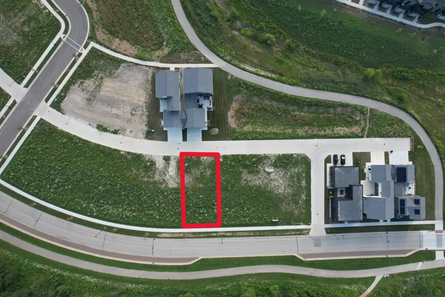 9385 S Lake Vista Pkwy, Oak Creek, WI 53154 - #2